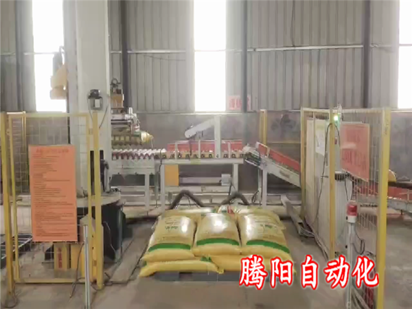 飼料立柱碼垛機(jī)器人智能作業(yè)省時省力